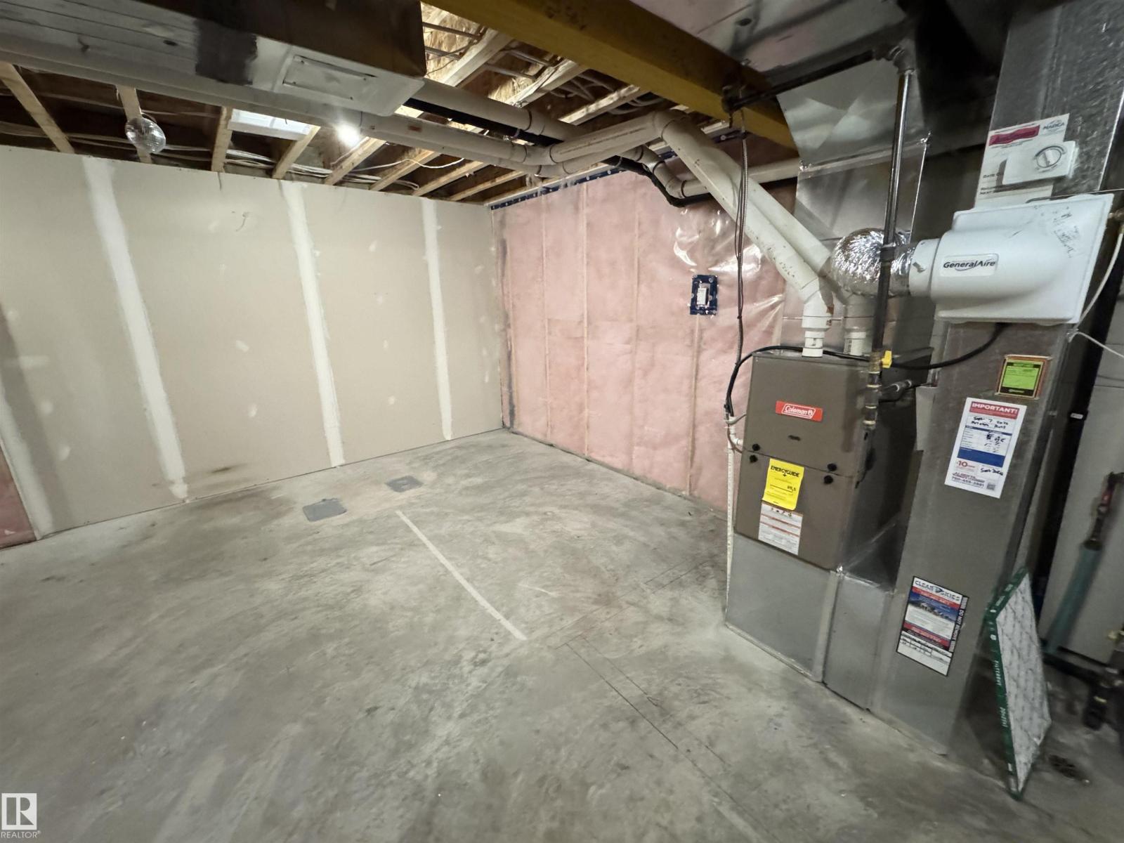 12046 89 ST NW - 32