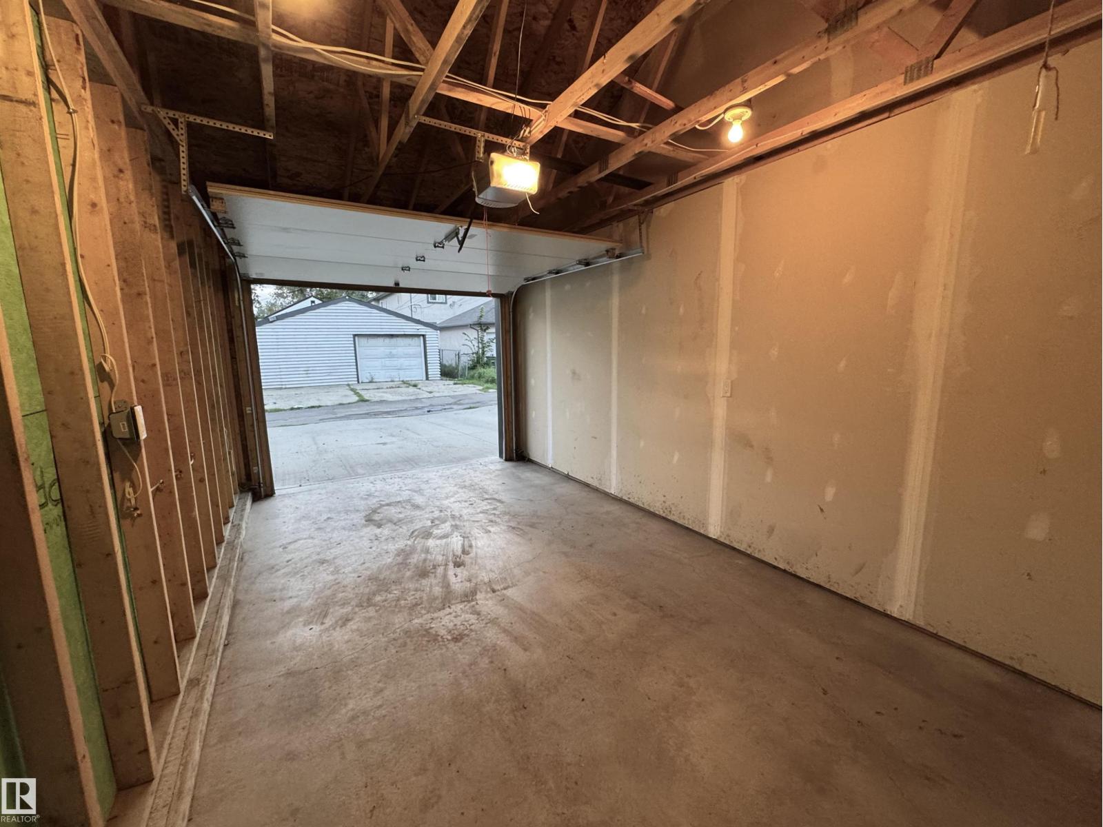 12046 89 ST NW - 41
