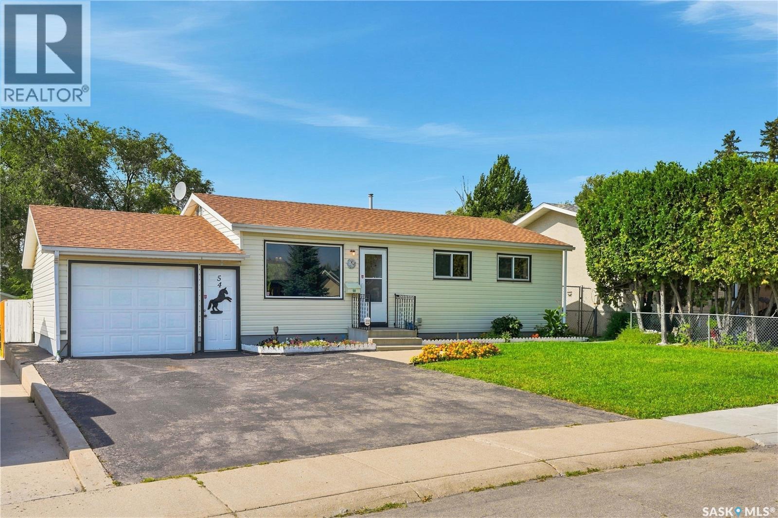 54 Klaehn CRESCENT - 1