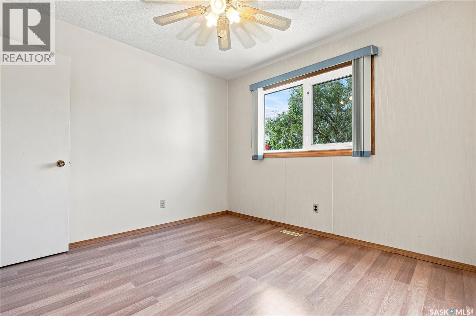 54 Klaehn CRESCENT - 24
