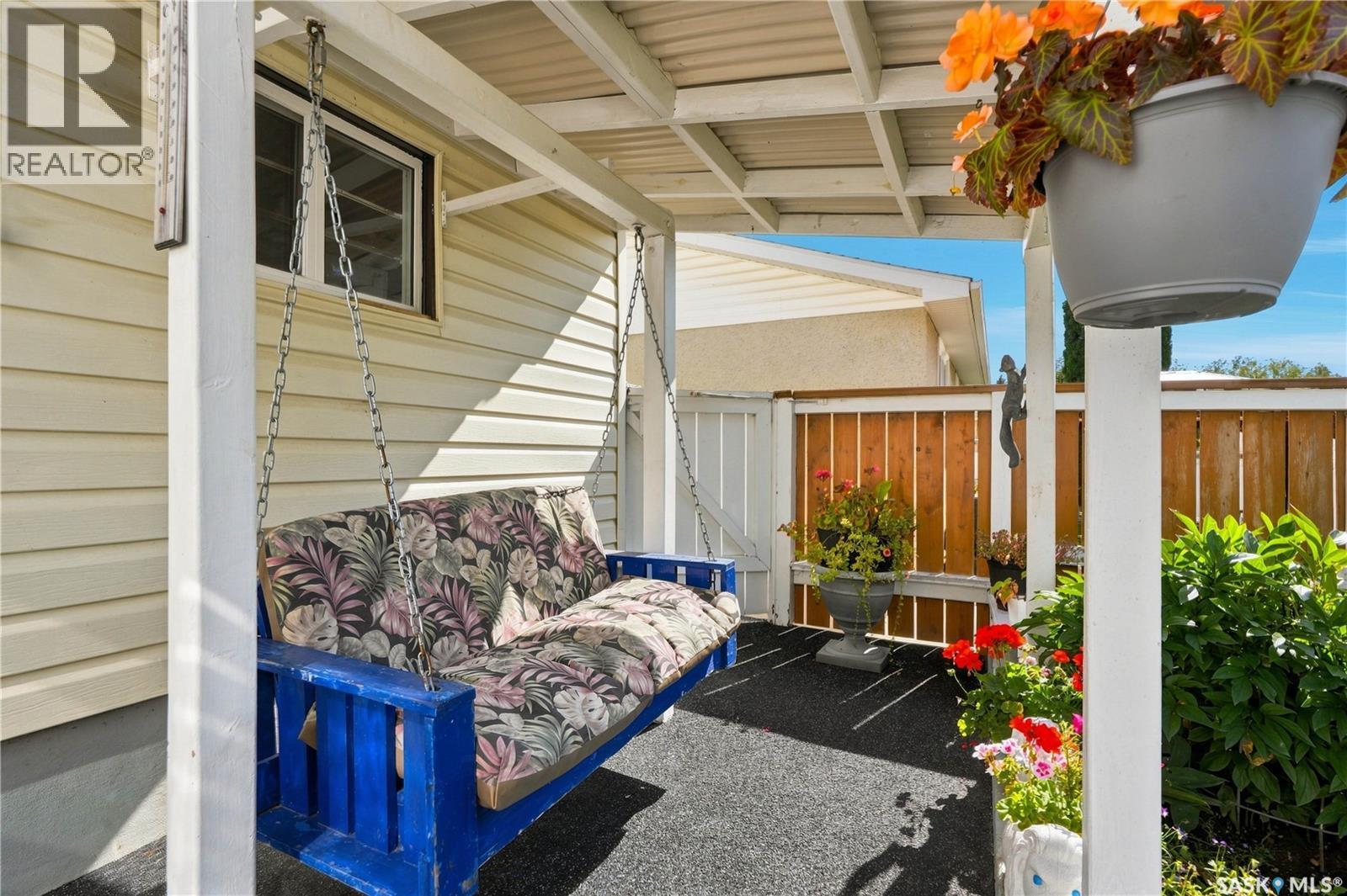 54 Klaehn CRESCENT - 40