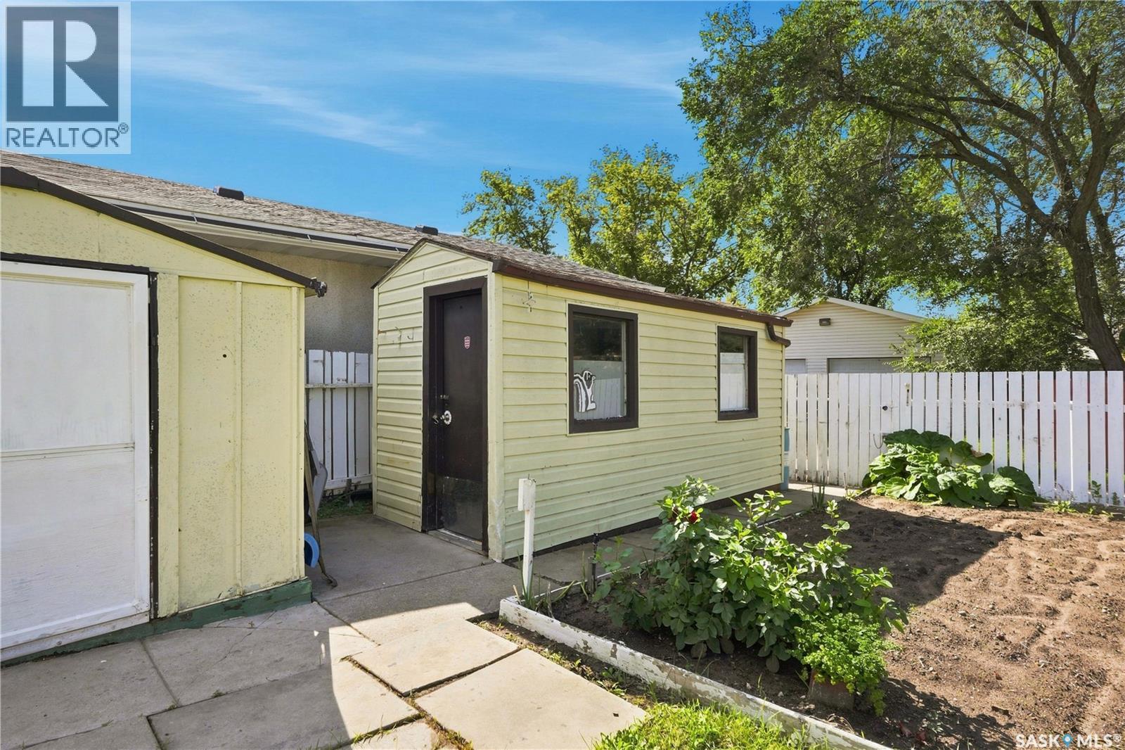 54 Klaehn CRESCENT - 43