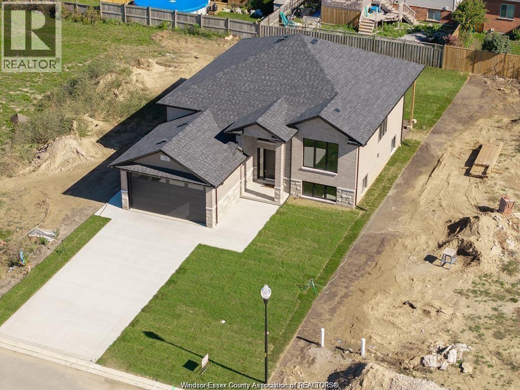 51 FENCELINE DRIVE - 48