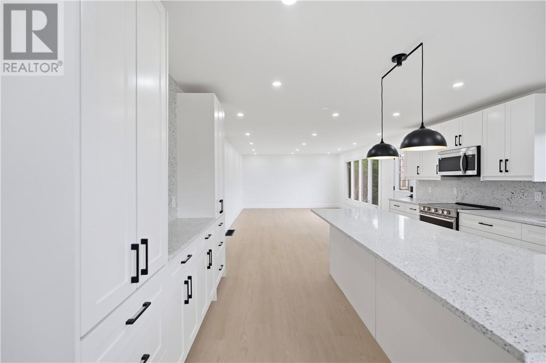 906 Goodview Road - Image 11