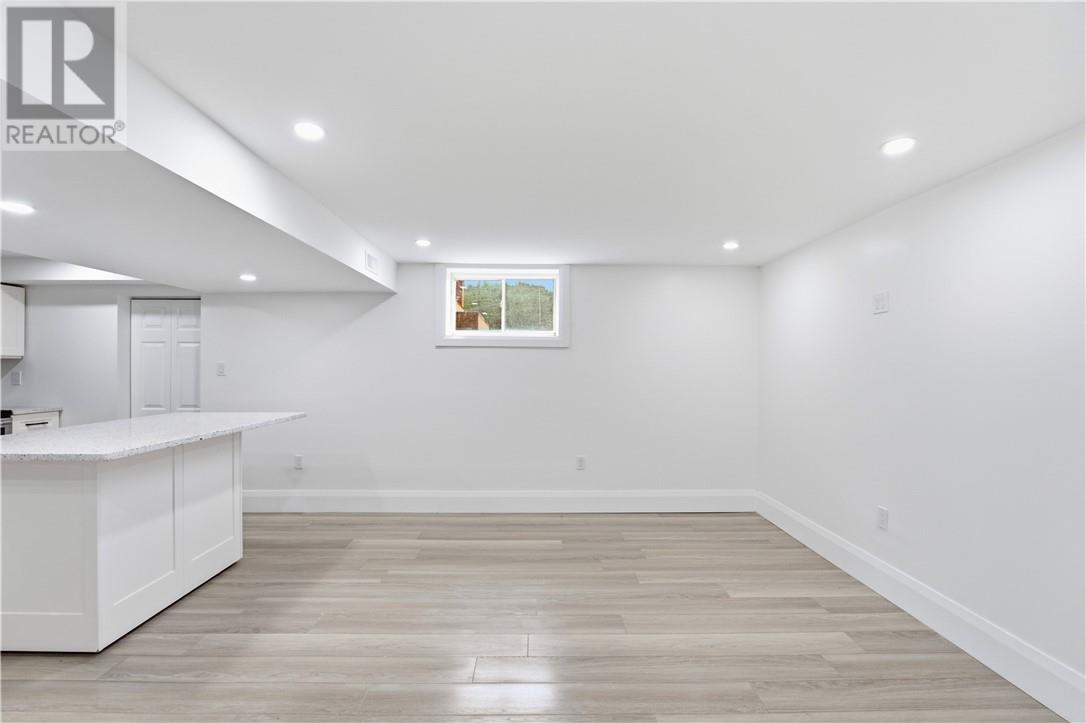 906 Goodview Road - Image 30
