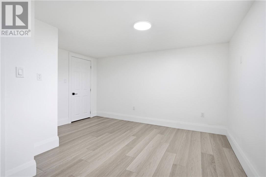 906 Goodview Road - Image 31