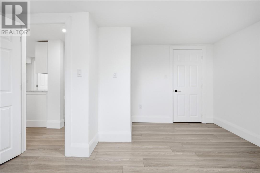 906 Goodview Road - Image 32