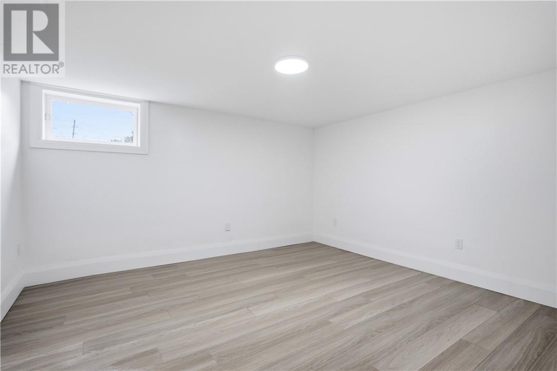 906 Goodview Road - Image 33