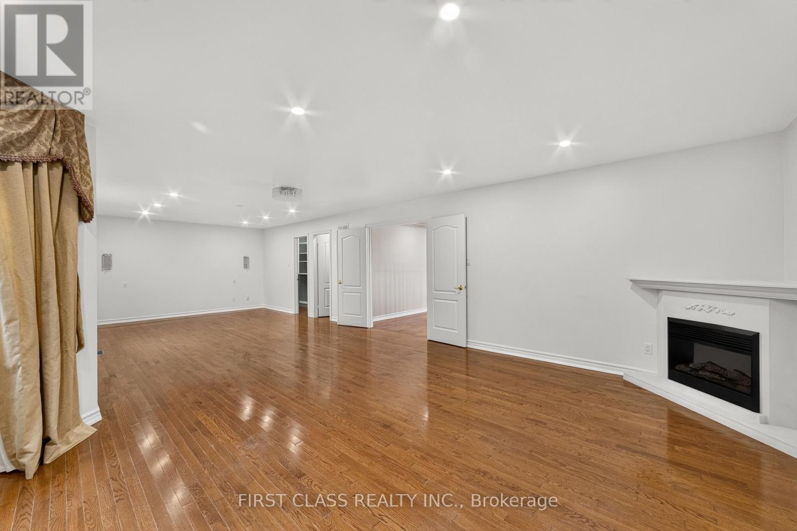 67 BLACK WALNUT CRESCENT - Image 21