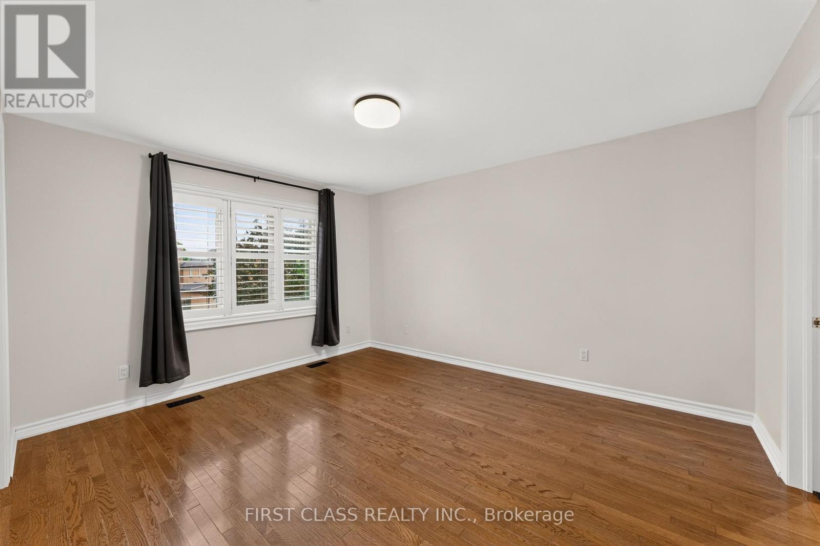 67 BLACK WALNUT CRESCENT - Image 31