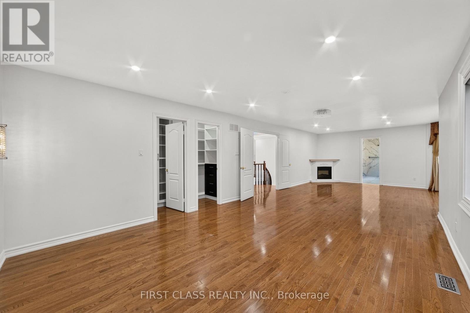 67 BLACK WALNUT CRESCENT - Image 22