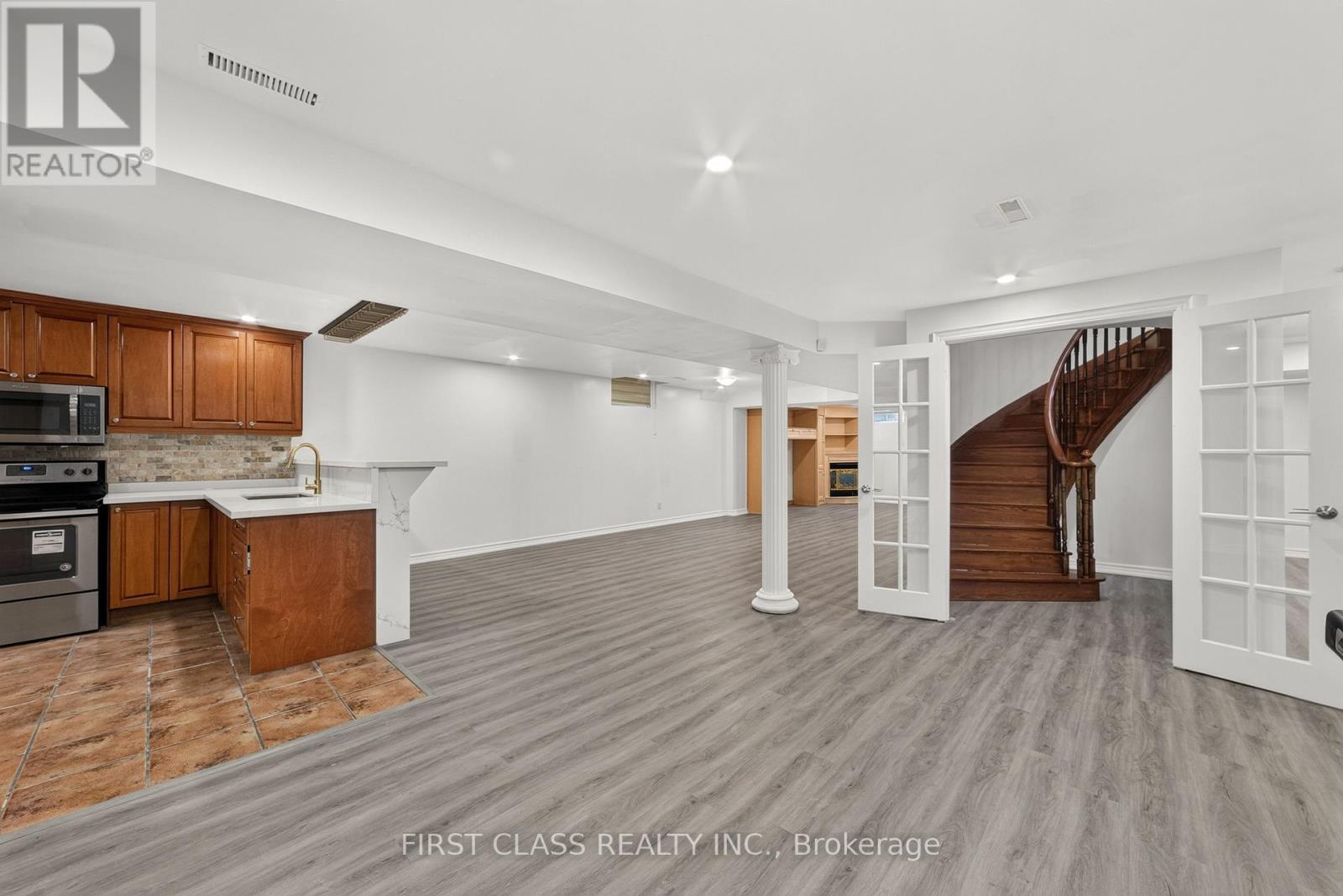 67 BLACK WALNUT CRESCENT - Image 36