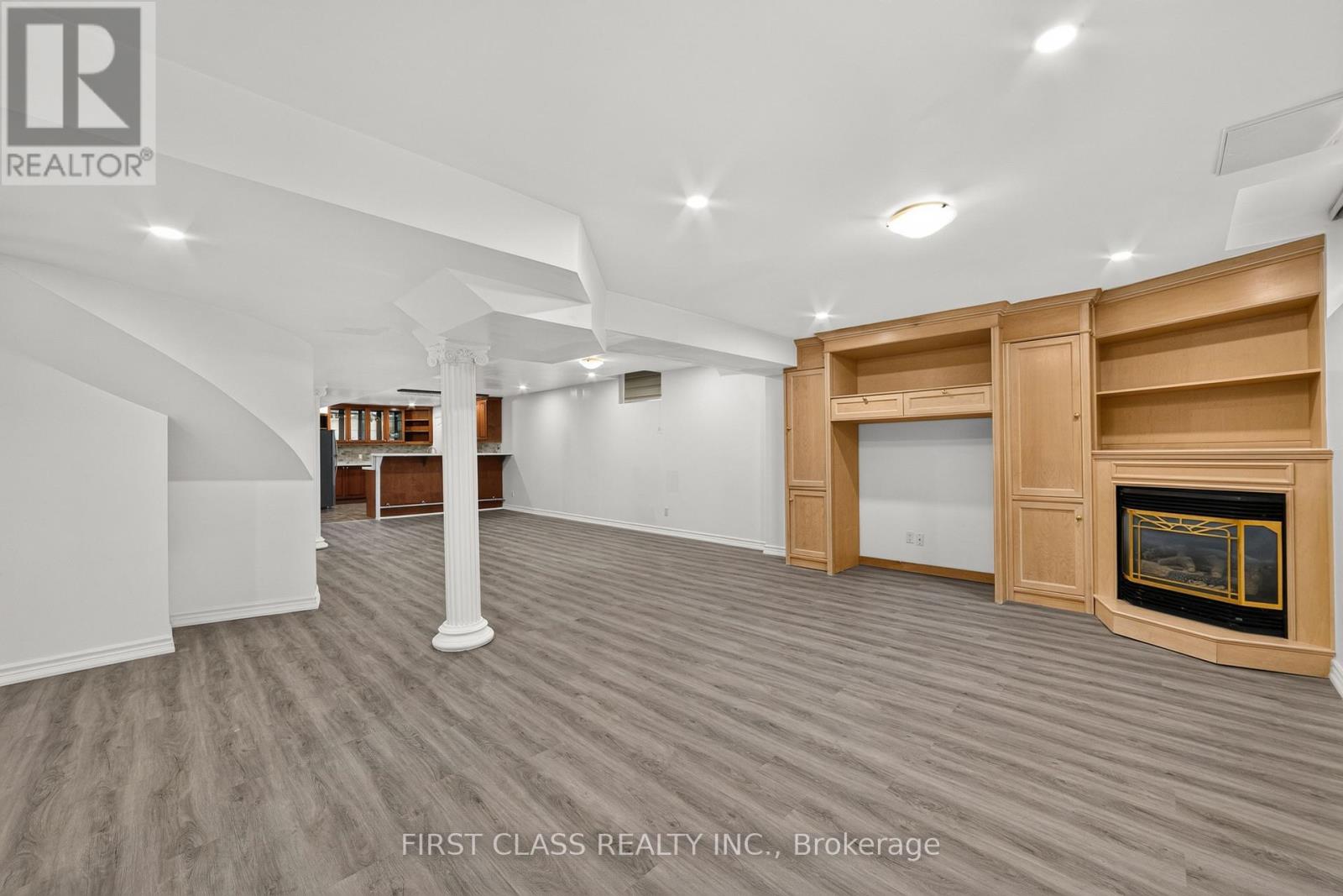67 BLACK WALNUT CRESCENT - Image 39