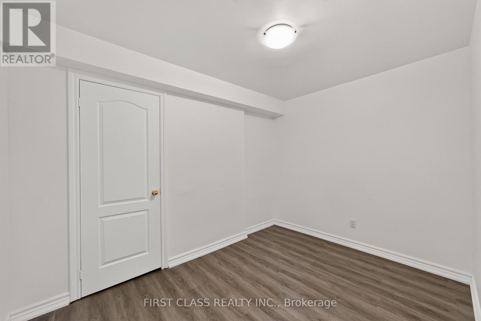 67 BLACK WALNUT CRESCENT - Image 40