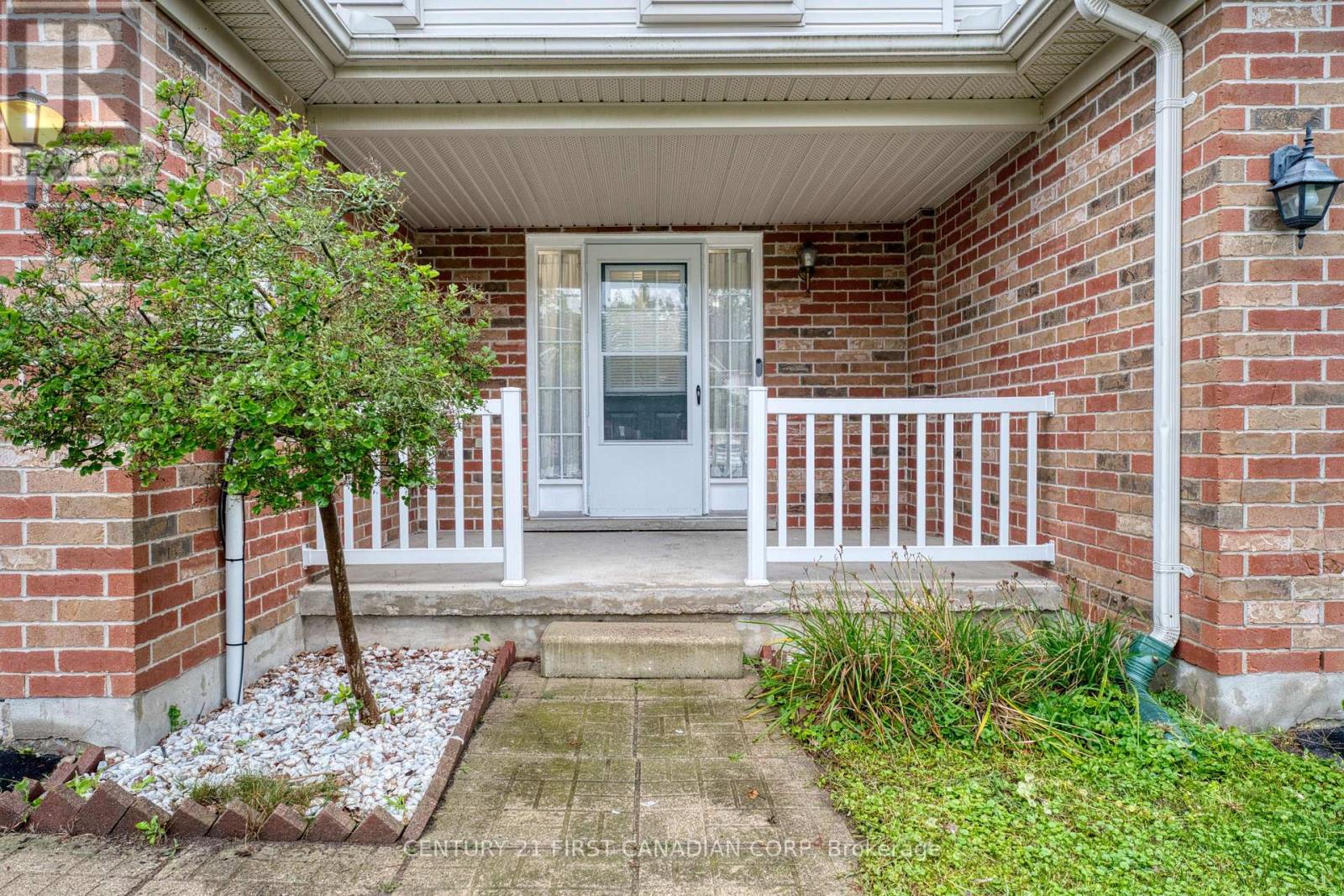 776 SILVERSMITH STREET, London North (North M) — photo 2