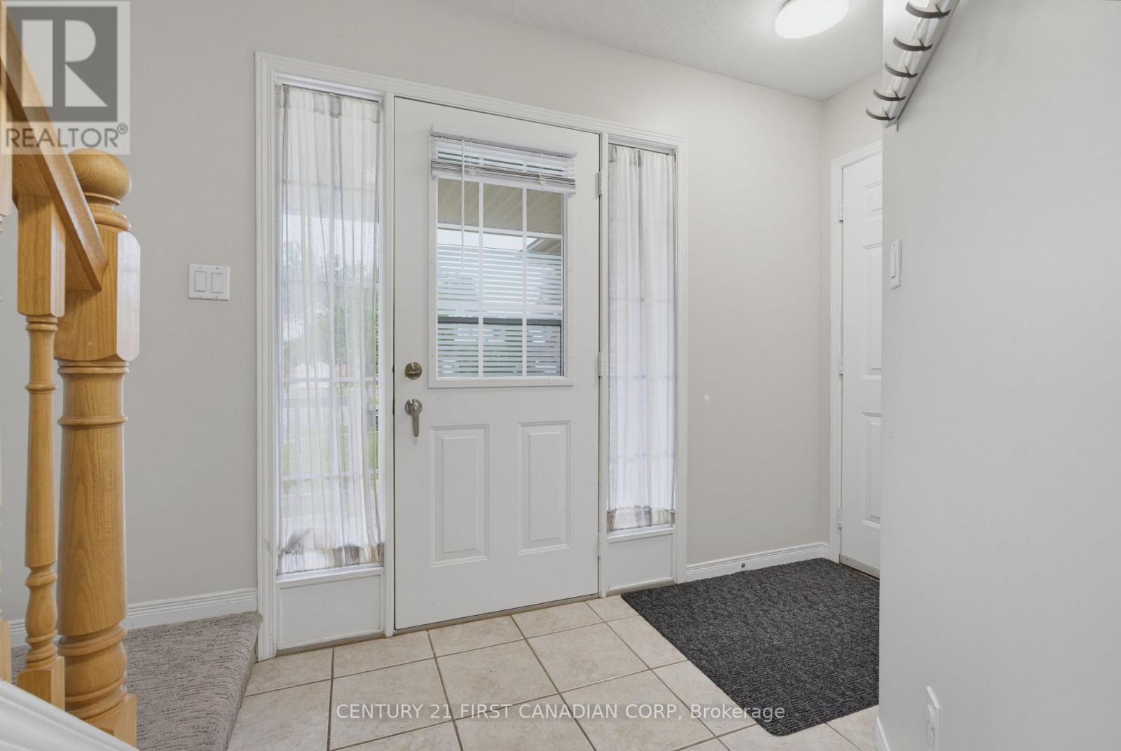 776 SILVERSMITH STREET, London North (North M) — photo 3