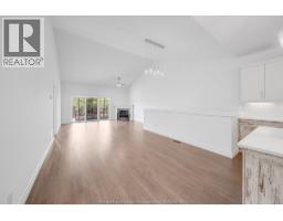 Kitchen - 69 Red Oak Crescent, Amherstburg, ON N9V4C4 Photo 13