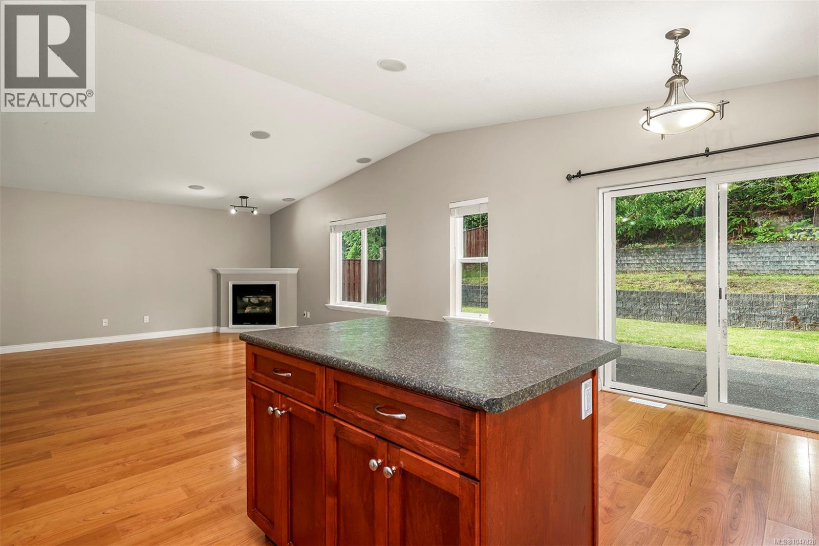 2717 Kendal Ave - 8