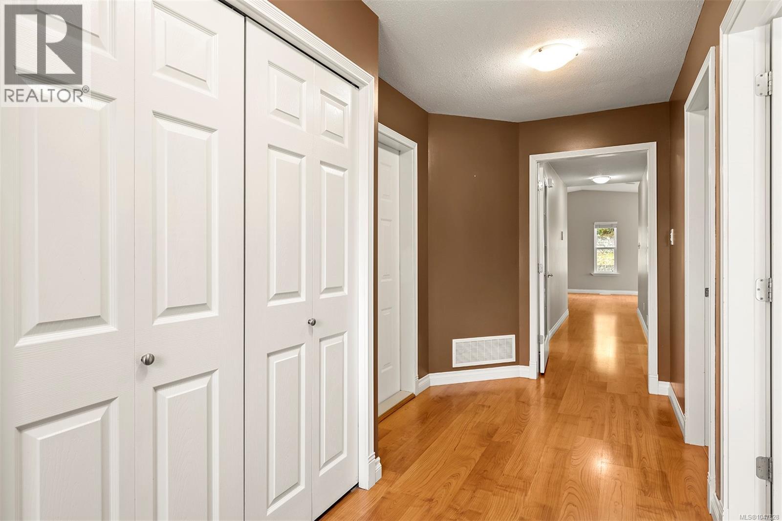 2717 Kendal Ave - 28