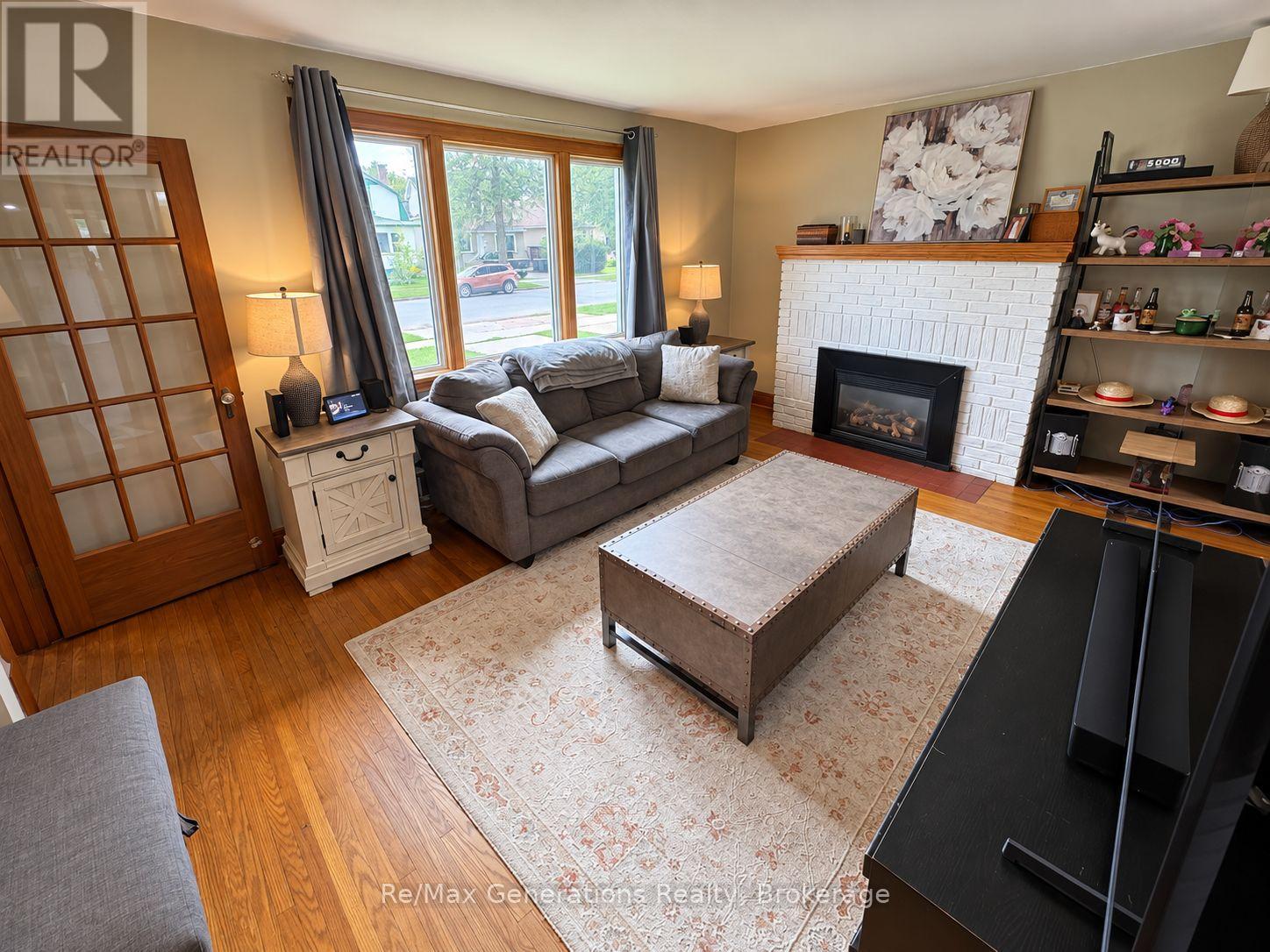 251 FRANCIS STREET W - Image 3