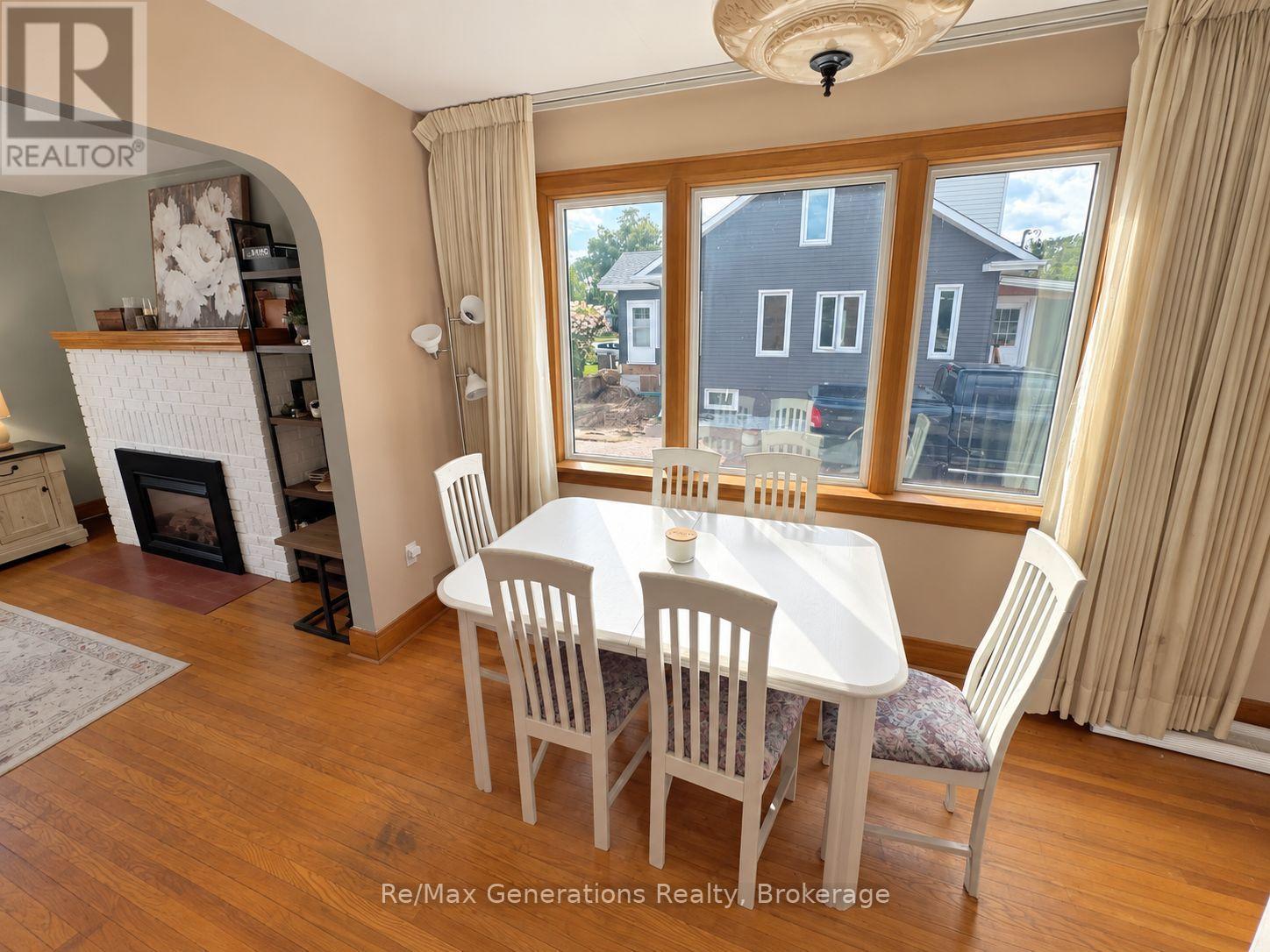 251 FRANCIS STREET W - 4