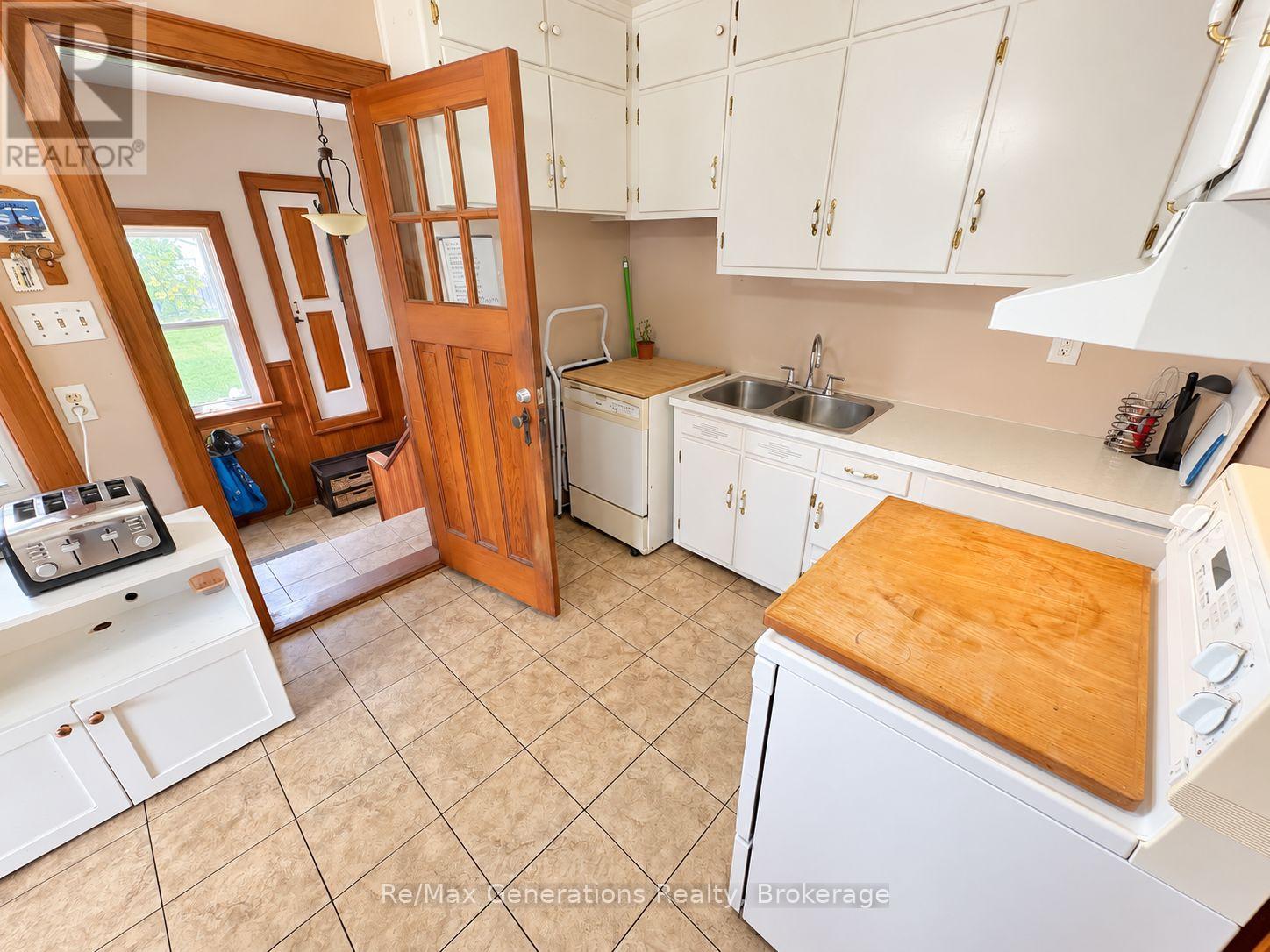 251 FRANCIS STREET W - Image 5