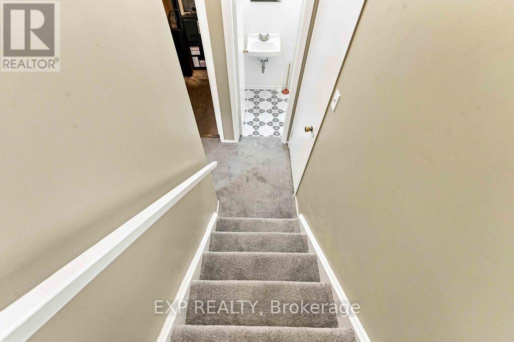 3 Bed, 2 Bath House for Sale in Ottawa – 30A – 30A WOODVALE GREEN, Ottawa – MLS# X13767788 - Image 23