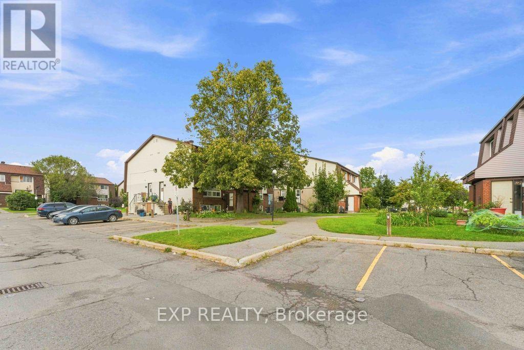 3 Bed, 2 Bath House for Sale in Ottawa – 30A – 30A WOODVALE GREEN, Ottawa – MLS# X13767788 - Image 32