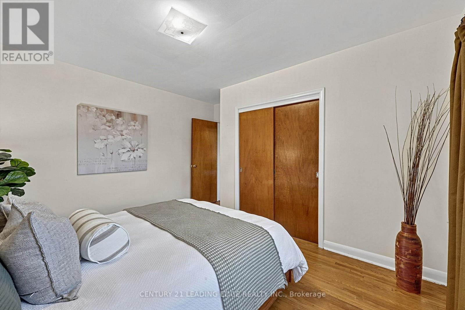 15 WETHERBY DRIVE - 26