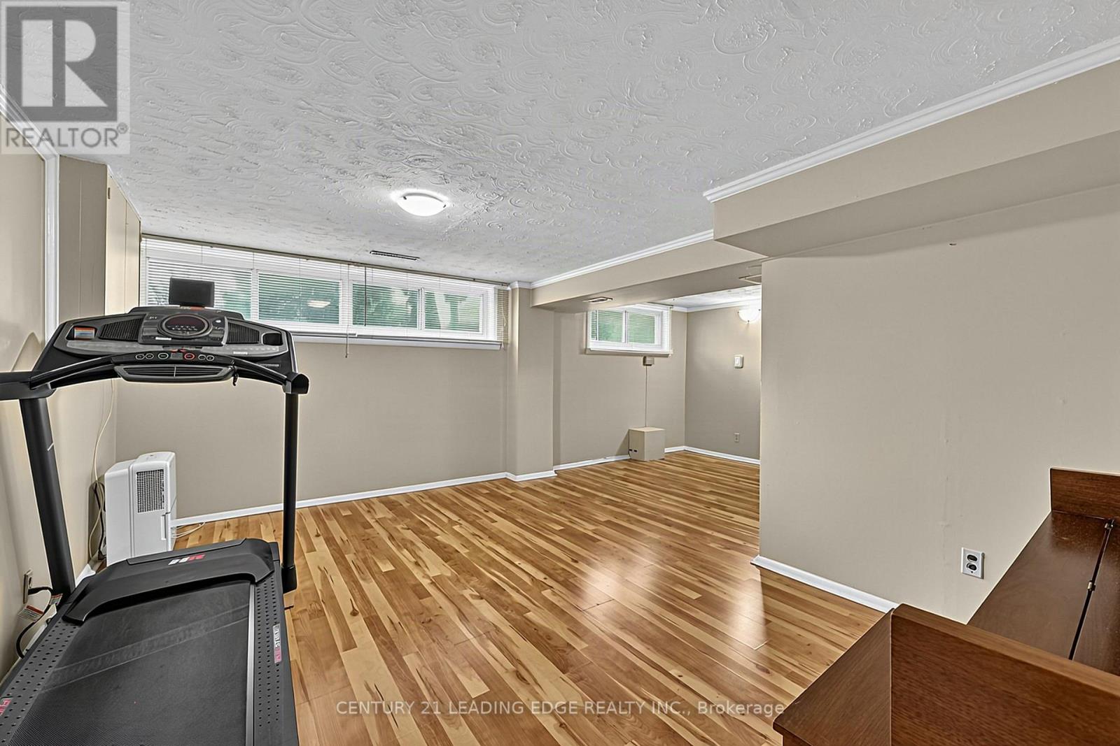 15 WETHERBY DRIVE - 32