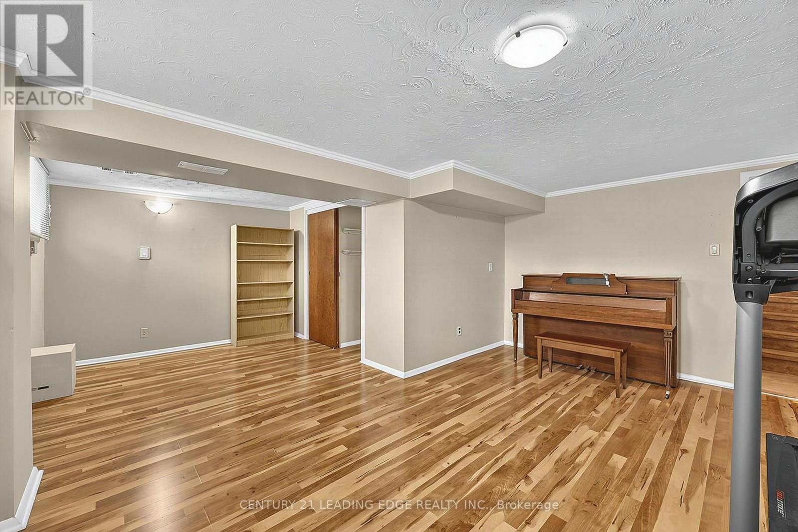 15 WETHERBY DRIVE - 33