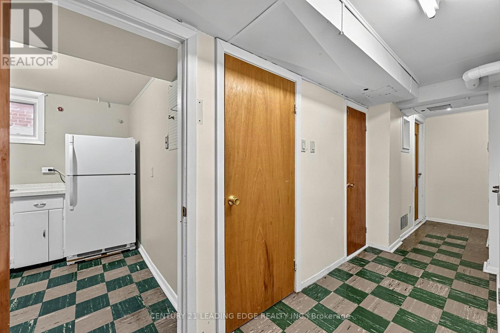 15 WETHERBY DRIVE - 41