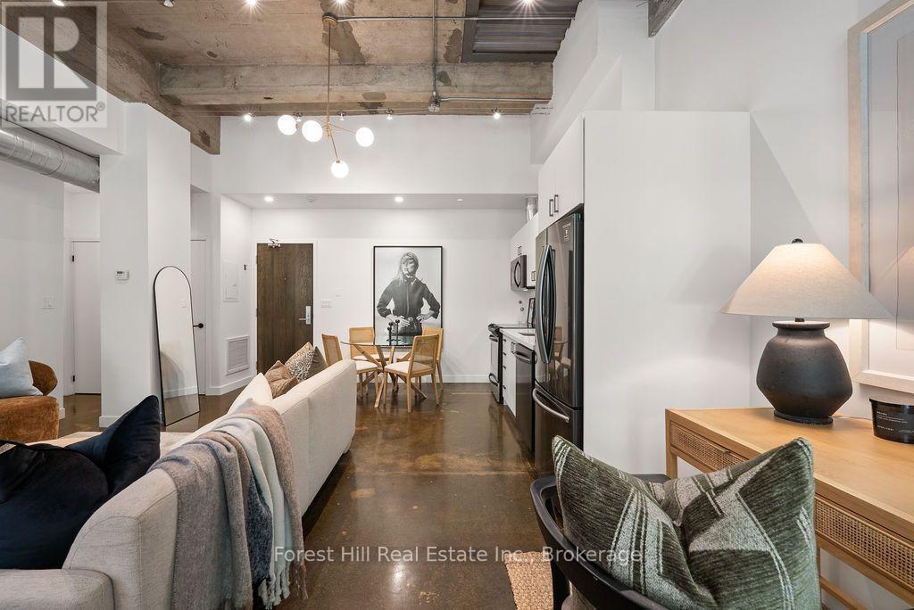 #119 201 CARLAW AVENUE - 9