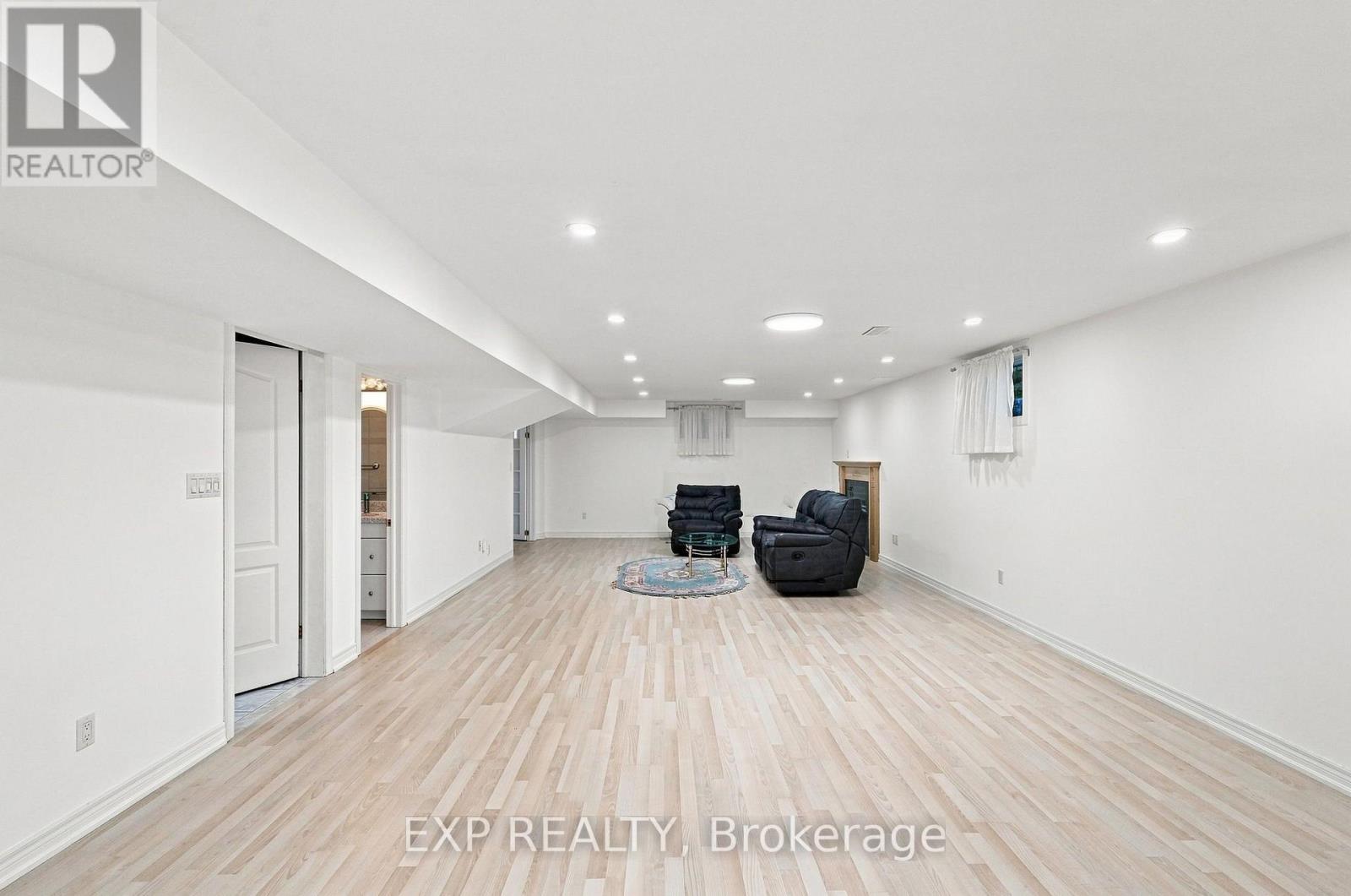 33 VALLEYFORD AVENUE - Image 31