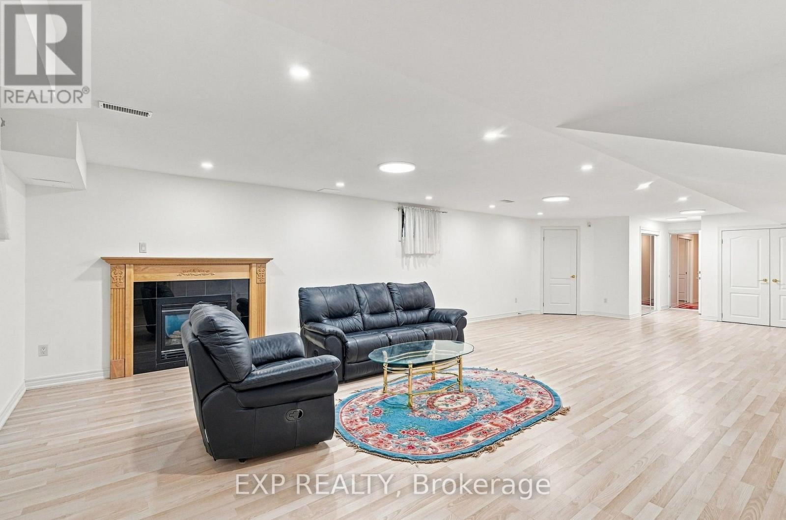 33 VALLEYFORD AVENUE - Image 32