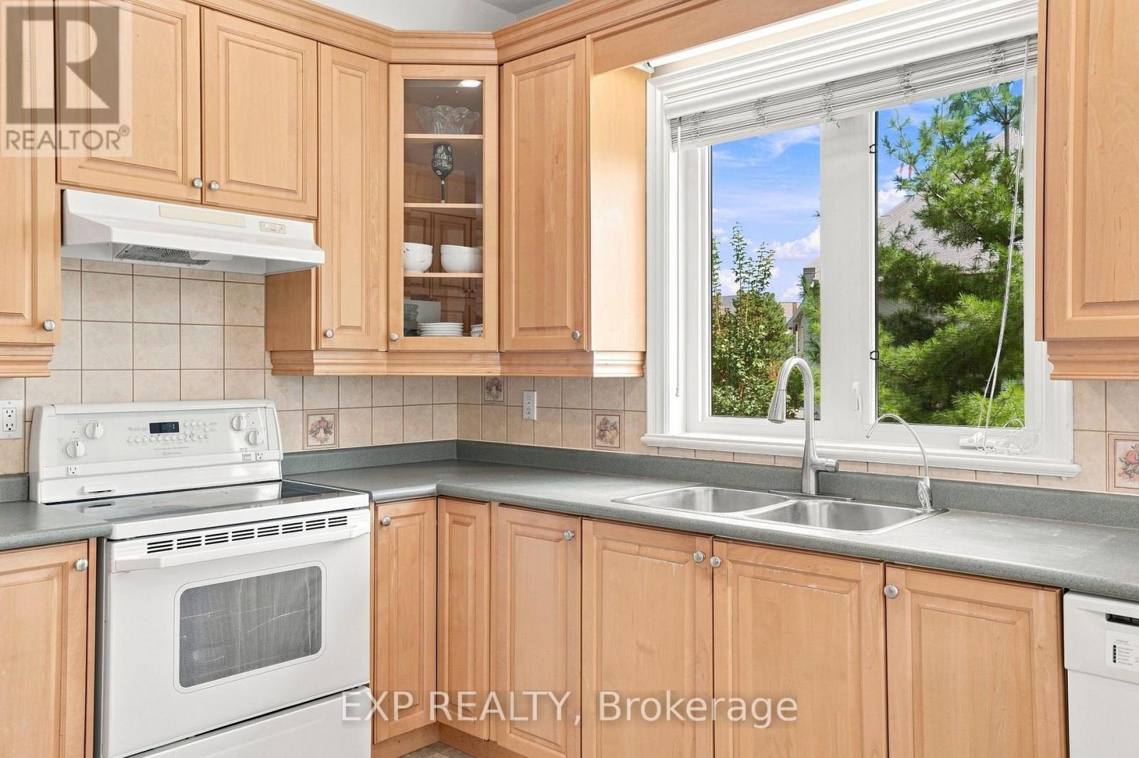 33 VALLEYFORD AVENUE - 4