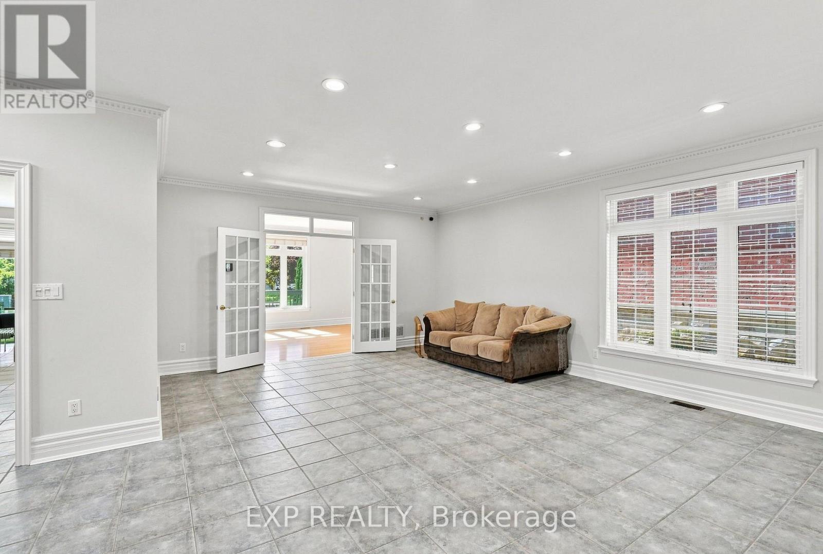 33 VALLEYFORD AVENUE - 7