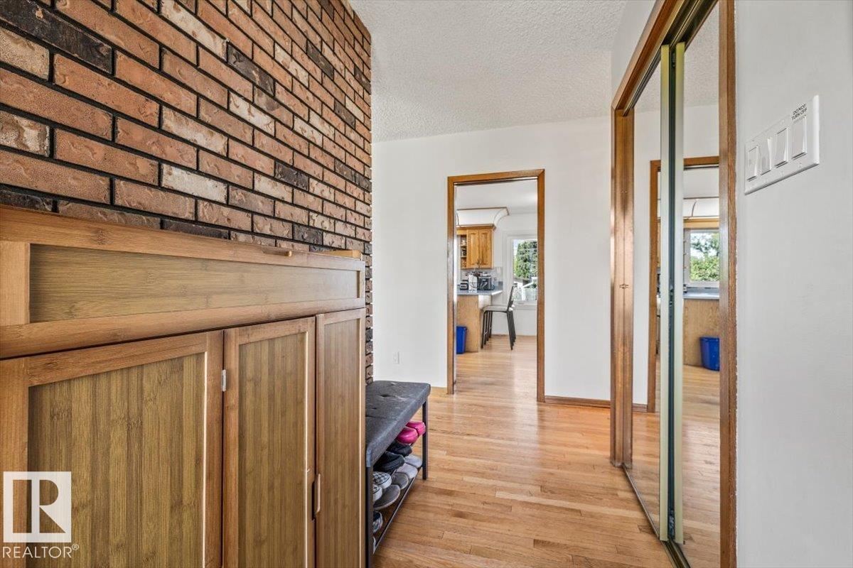 11440 104 ST NW - 9