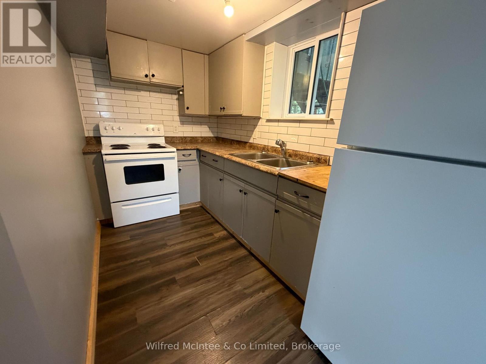 2 PARKVIEW COURT - 8