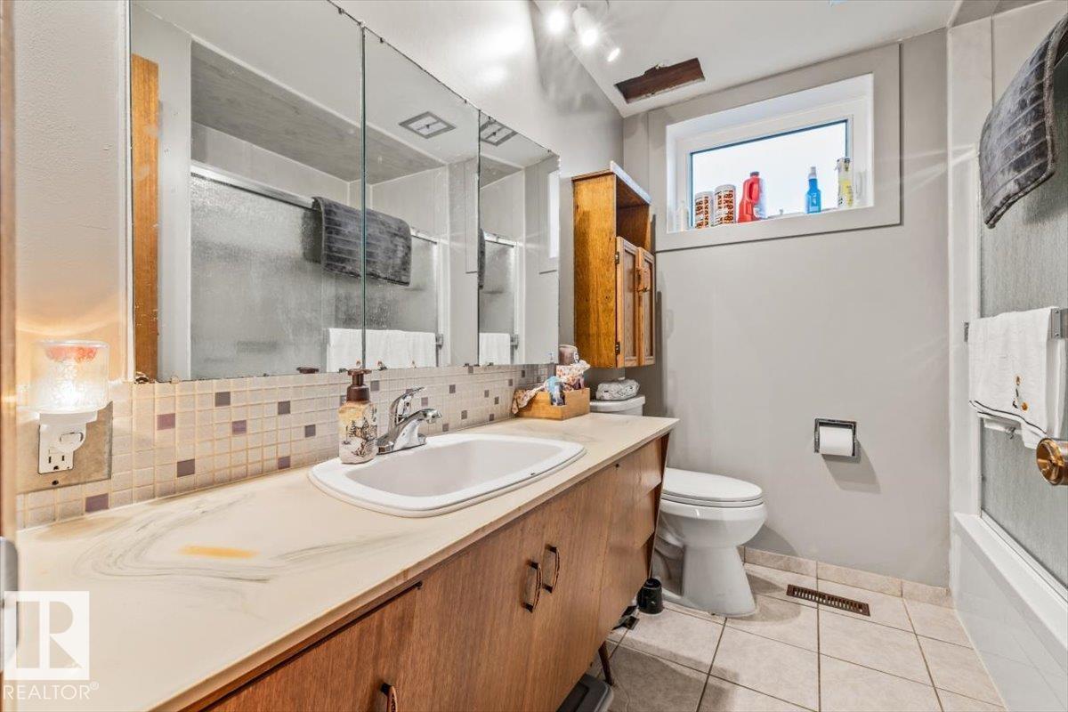 11440 104 ST NW - 32