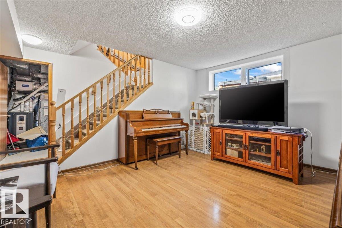 11440 104 ST NW - Image 36