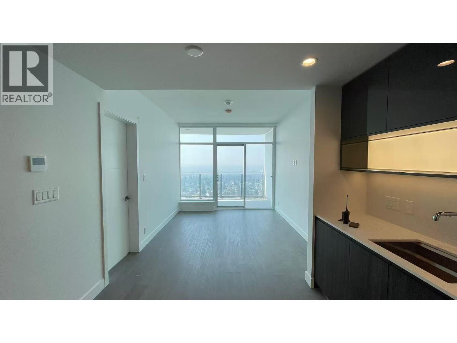 2505 6511 SUSSEX AVENUE, Burnaby — photo 1