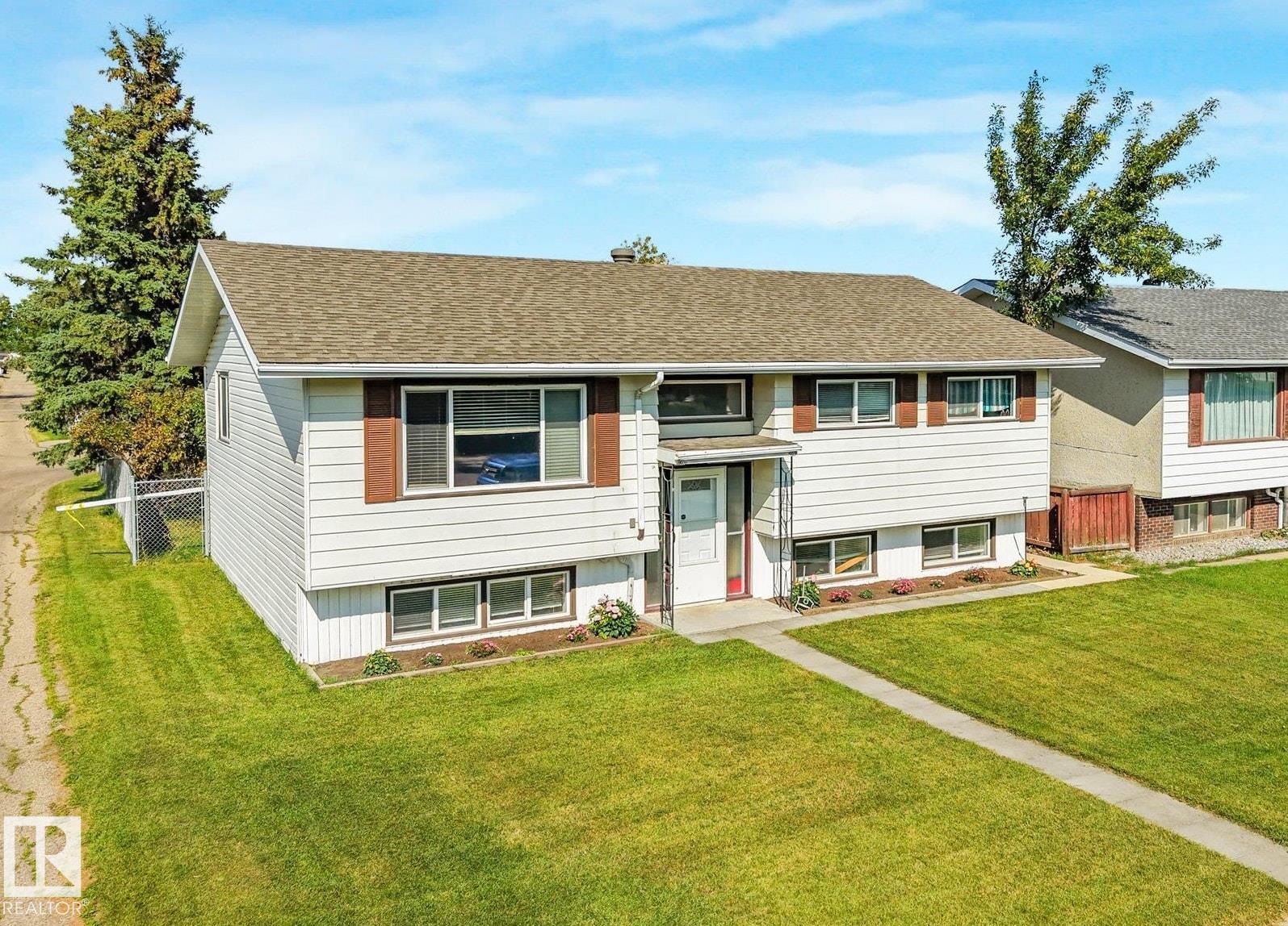 9532 138 AV NW - 1