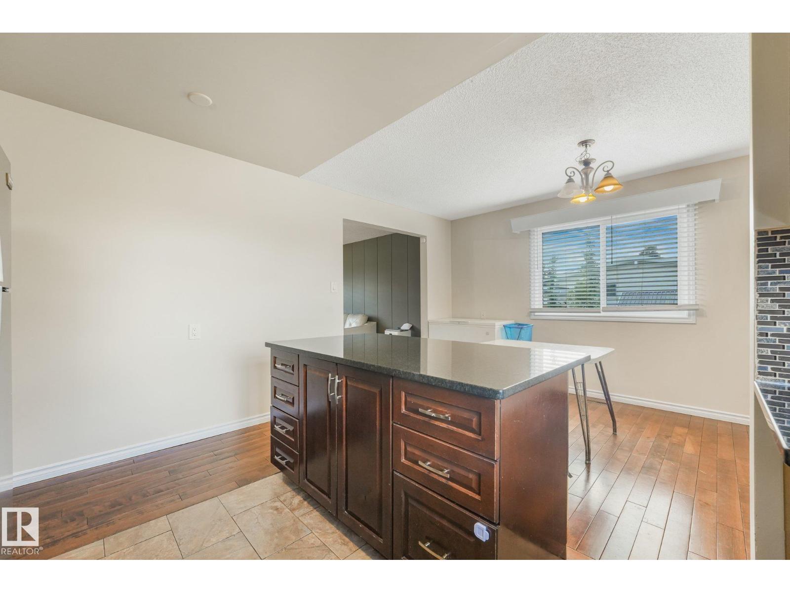 9532 138 AV NW - 11