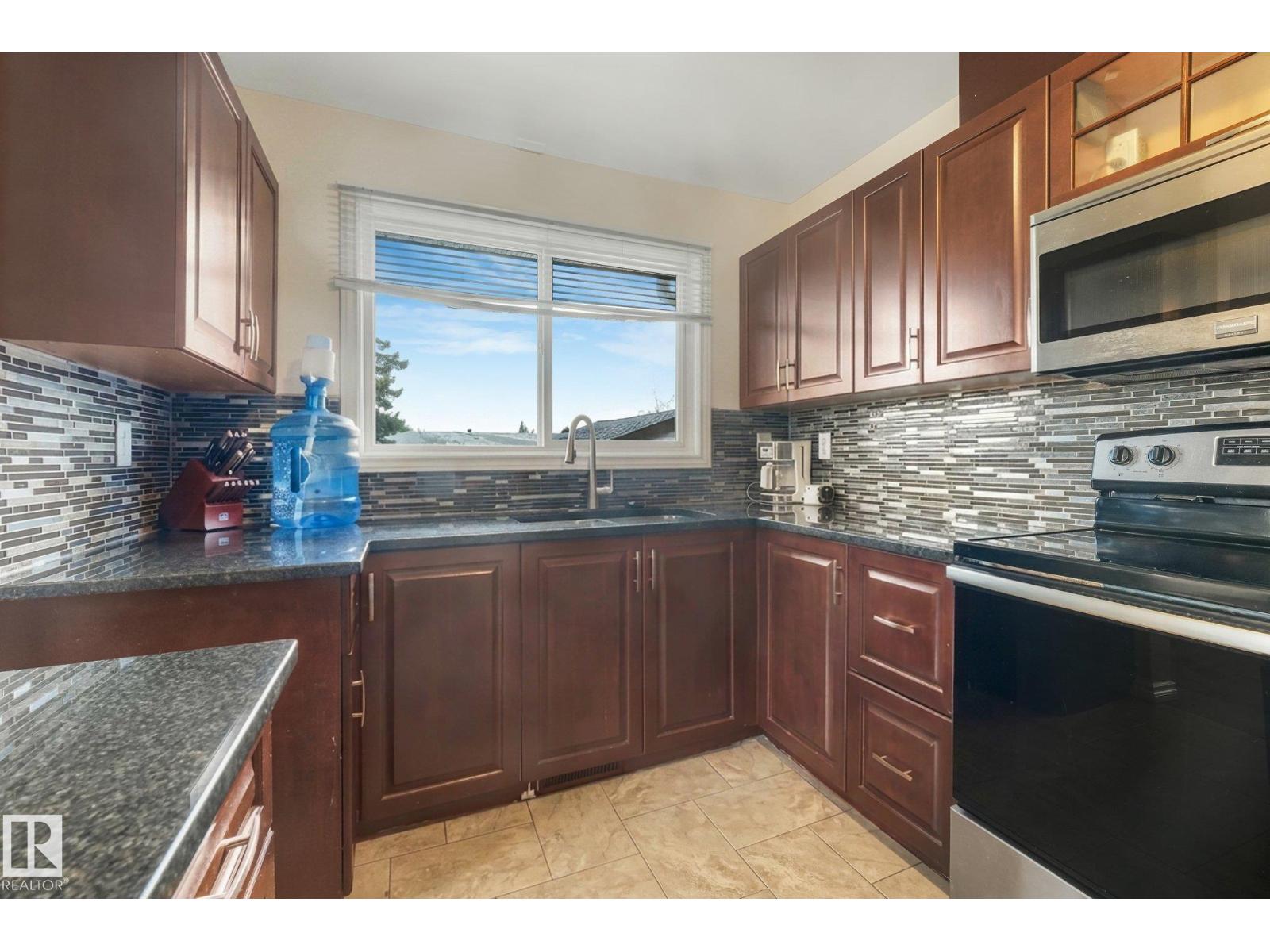 9532 138 AV NW - 13