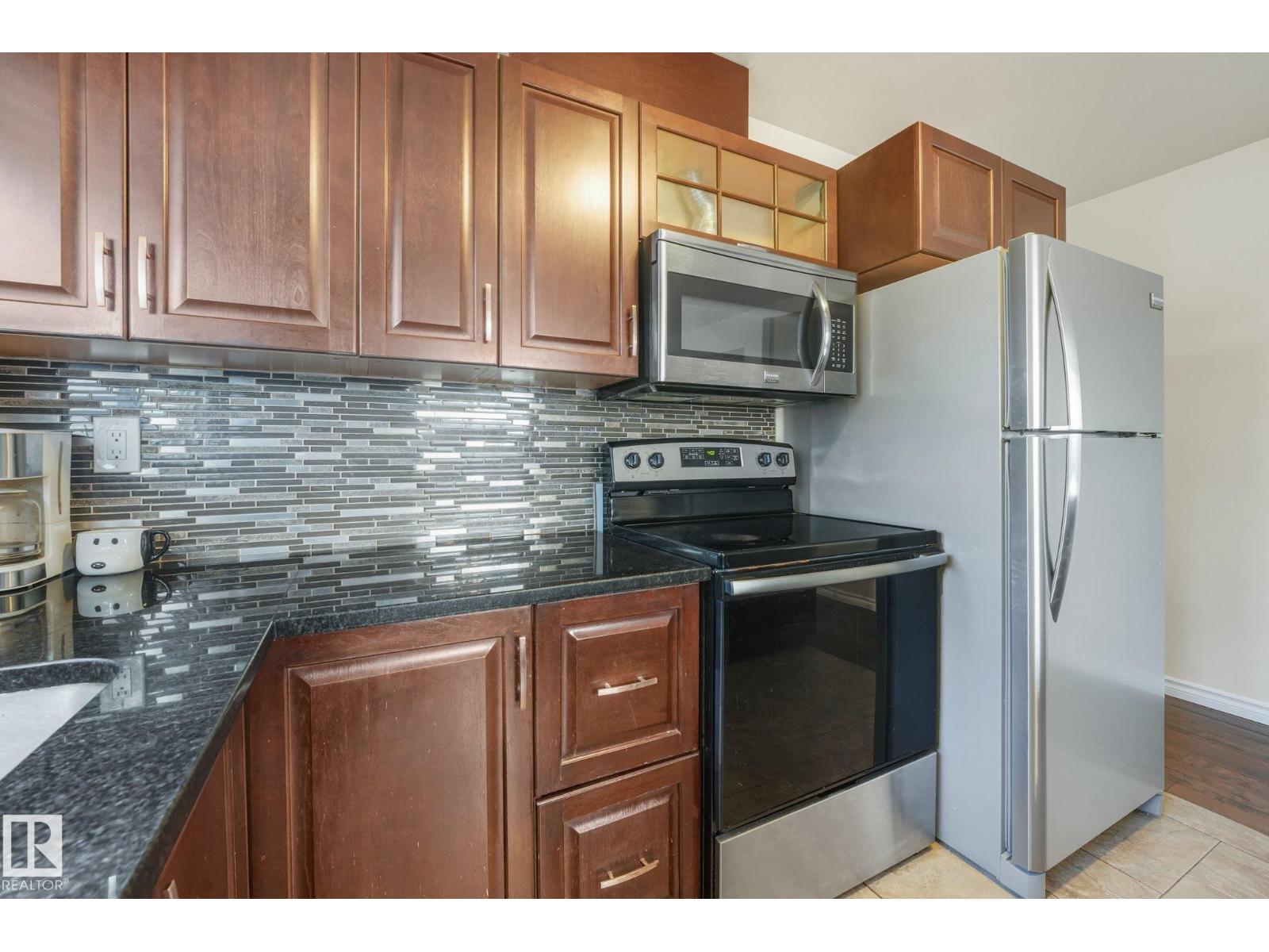 9532 138 AV NW - 14