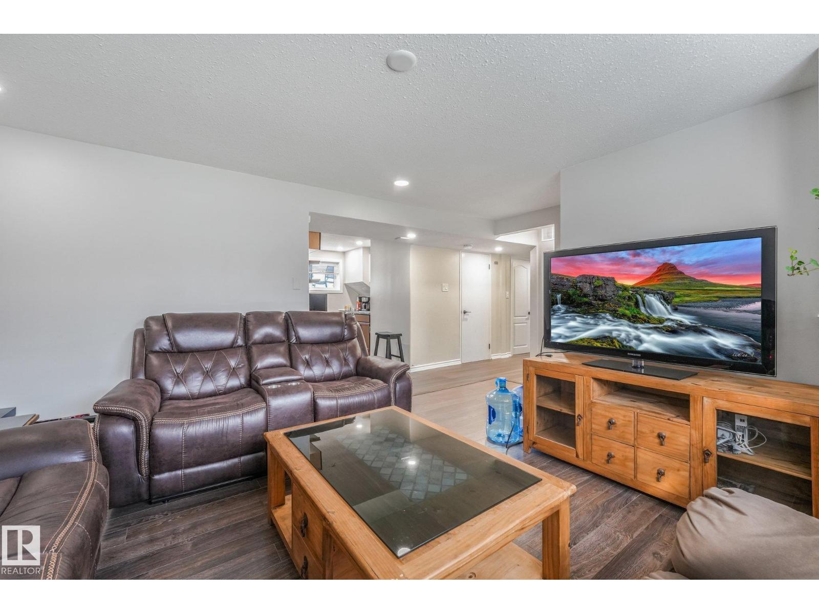 9532 138 AV NW - 26