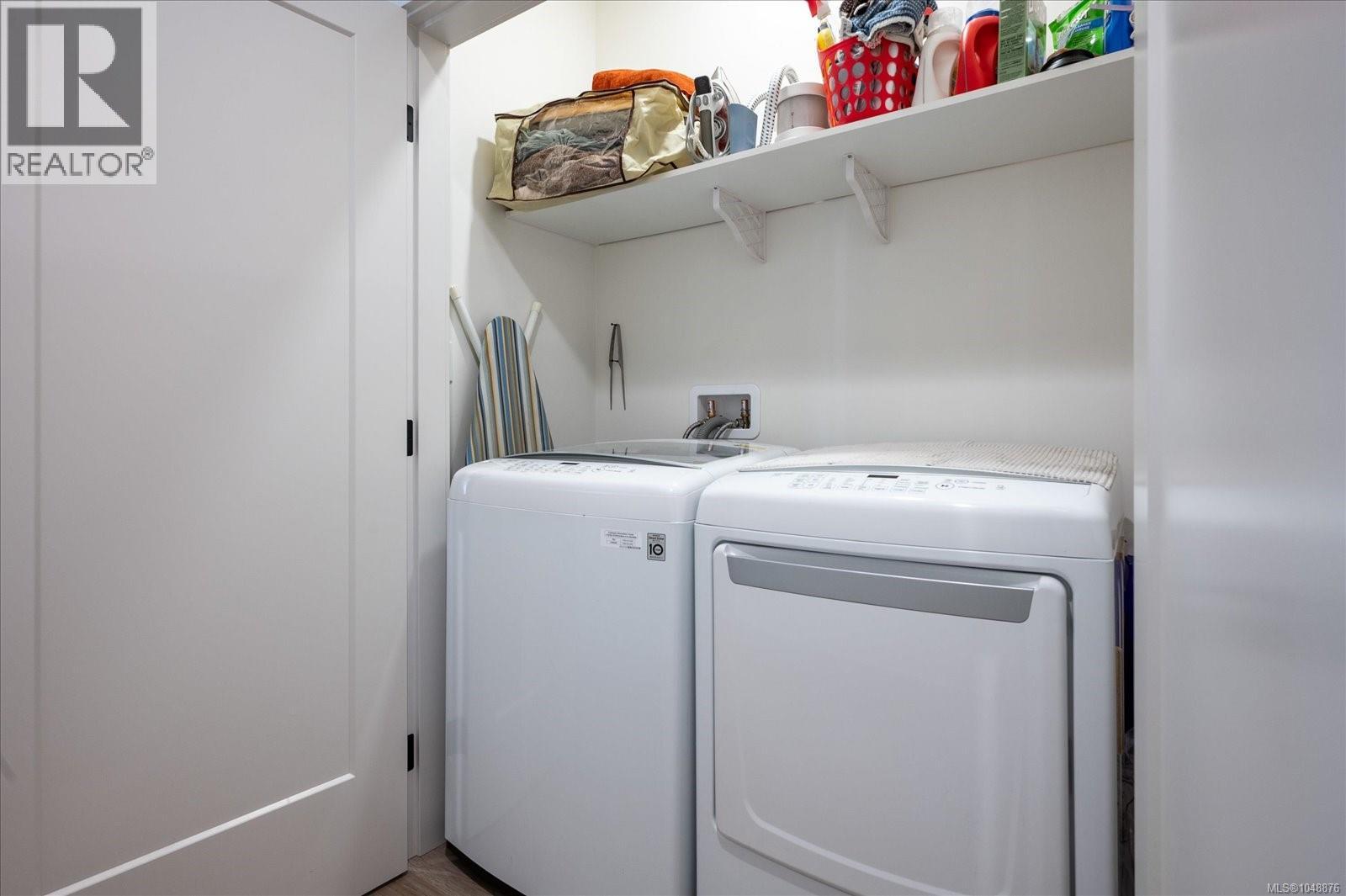 10 420 Cook St, Ladysmith