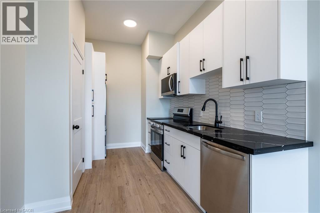 728 ELEVENTH Avenue Unit# B, Hamilton — photo 6