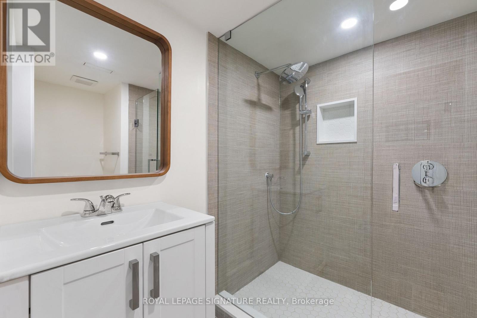 29 BLAKETON ROAD - Image 36